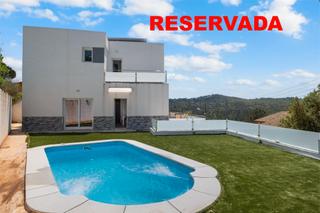 Casa adossada a Aiguaviva Parc. ¡¡¡¡¡¡¡reservada!!!!!!!    ¡exclusiva! casa adosada con licencia