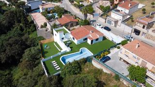 Casa a Lloret Verd - Els Pinars. Impresionante casa con piscina a 3min de lloret de mar