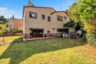 Casa in Aiguaviva Parc. ¡¡exclusiva!! fantástica vivienda de 104m2 por planta con placas