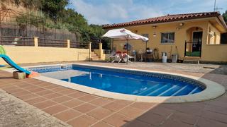 Maison à Lloret Residencial - Montlloret. Bonita casa con piscina y posibilidad de dos viviendas
