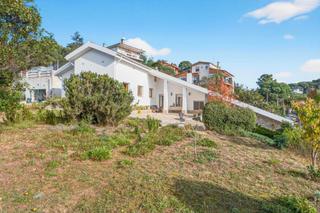 Casa a Aiguaviva Parc. Fantástica vivienda con grandísimo terreno esquinero