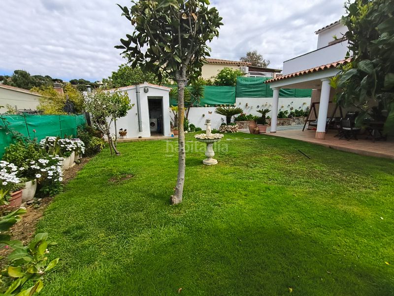 Foto a3c73182-f5b3-49b8-9383-7c7b574ebb93. Casa amb xemeneia a Aiguaviva Parc Vidreres