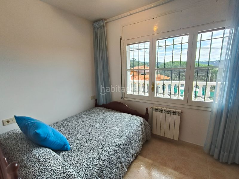 Foto b9cd44e4-d21f-497f-b4b3-1be225b9c3bc. Casa amb xemeneia a Aiguaviva Parc Vidreres