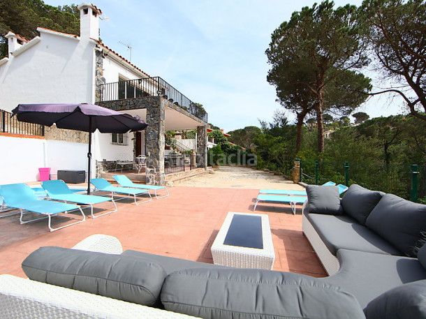 Foto 00a479b0-6a31-421e-ac62-c34f1cb6ebff. Casa amb xemeneia aparcament piscina a Aiguaviva Parc Vidreres