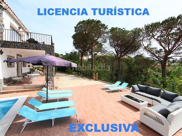 Foto 23fb9df1-8c12-409b-99af-a93af0d0ec0a. Casa amb xemeneia aparcament piscina a Aiguaviva Parc Vidreres