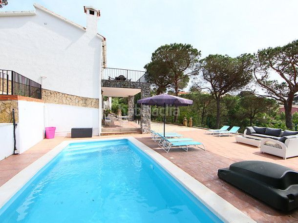 Foto 4770633b-d14b-440a-8318-dabdf10ba4f6. Casa amb xemeneia aparcament piscina a Aiguaviva Parc Vidreres