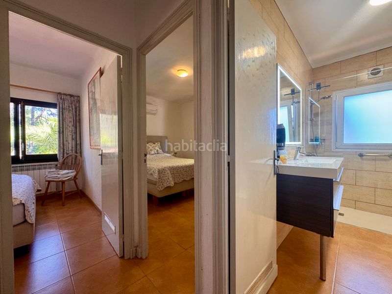 Foto 0f9d2f51-9385-4216-b54b-a2aa96e3208f. Casa amb xemeneia calefacció aparcament piscina a Lloret de Mar