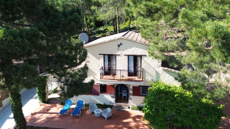 Foto 576a1ac5-115c-422e-af7b-23087d7f99ff. Casa amb xemeneia calefacció aparcament piscina a Lloret de Mar