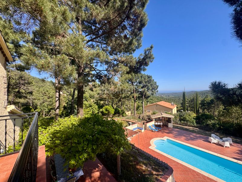 Foto beb2d257-f3a4-406d-875f-6e018c19d98b. Casa amb xemeneia calefacció aparcament piscina a Lloret de Mar
