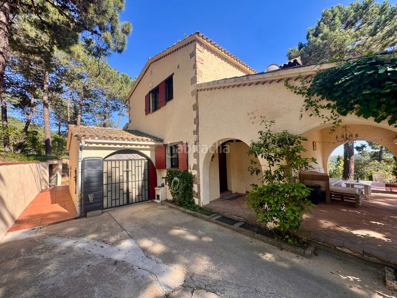 Foto d73751f5-d327-4fc6-b06a-c65bd52468e3. Casa amb xemeneia calefacció aparcament piscina a Lloret de Mar