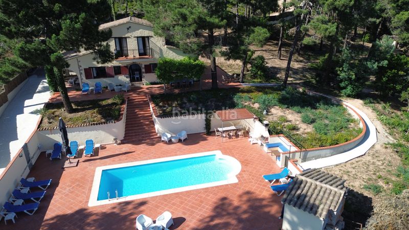 Foto f2ab4f9e-d965-47e3-9f1f-4942ceddb3db. Casa amb xemeneia calefacció aparcament piscina a Lloret de Mar