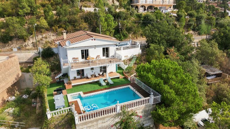 Foto 932fc6e3-2382-4dce-87b9-9f84e720dd98. Casa amb xemeneia aparcament piscina a Lloret Blau - La Creu de Lloret Lloret de Mar