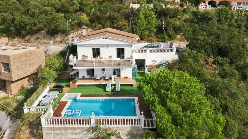Foto bfe3c741-7dc0-4110-8af5-484e9cc9bd4a. Casa amb xemeneia aparcament piscina a Lloret Blau - La Creu de Lloret Lloret de Mar