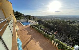 Casa en Nord. Villa con vista al mar y piscina en la tranquila zona de mas fum