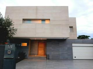 Casa a Requesens. Moderna casa a 100 m del puerto y del centro de empuriabrava