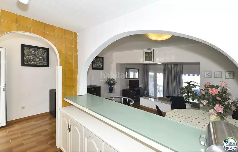 Foto 54a004dd-6ebc-4236-b414-da8f63c77c14. Casa  de pescador en el sector salins en venta con amarre de 12,5 x 4 m para velero, en Empuriabrava