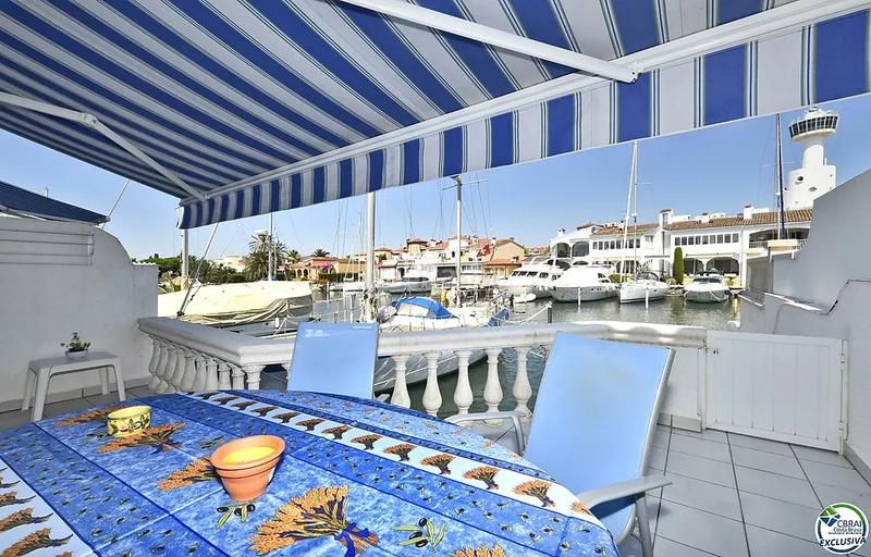 Foto 6cd22af4-1a3f-4b2d-a24d-3839a90a88c6. Casa  de pescador en el sector salins en venta con amarre de 12,5 x 4 m para velero, en Empuriabrava