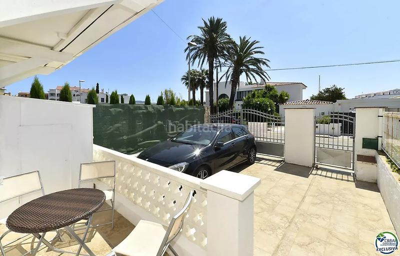 Foto 72276829-c891-4969-817a-b0f25df0cdef. Casa  de pescador en el sector salins en venta con amarre de 12,5 x 4 m para velero, en Empuriabrava