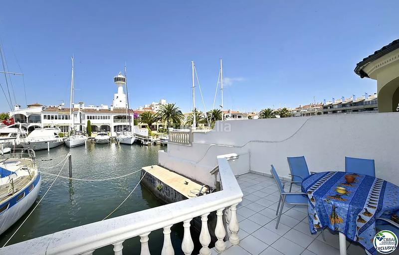 Foto 7efdc8b5-9f8e-4d01-a234-972930a8789c. Casa  de pescador en el sector salins en venta con amarre de 12,5 x 4 m para velero, en Empuriabrava