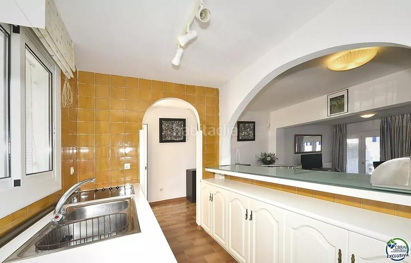 Foto cdd2e448-9d26-4f56-9148-a27200a267f4. Casa  de pescador en el sector salins en venta con amarre de 12,5 x 4 m para velero, en Empuriabrava