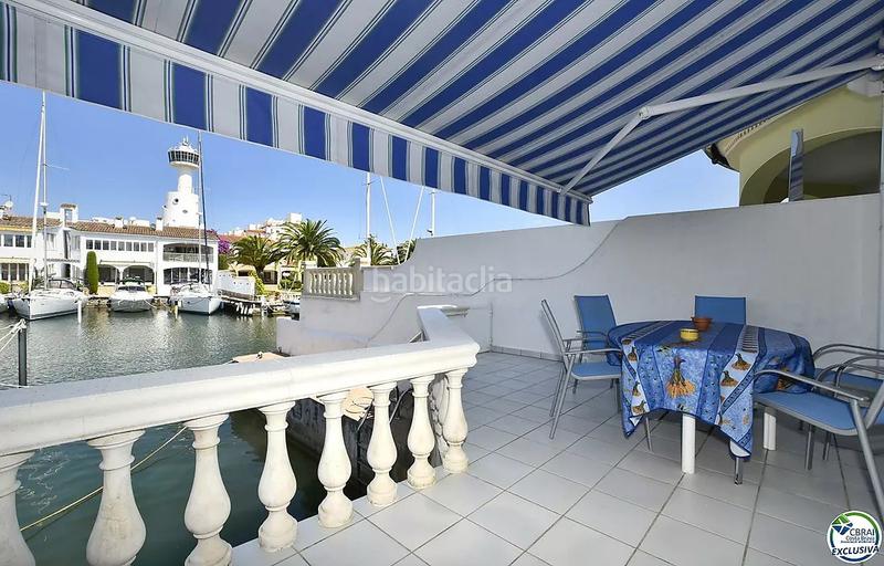Foto d3cbf627-fccb-4a93-90e0-41f480031865. Casa  de pescador en el sector salins en venta con amarre de 12,5 x 4 m para velero, en Empuriabrava