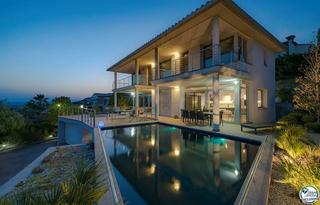 Casa a Palau-saverdera. Sublime villa de lujo situada en un entorno privilegiado