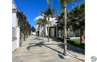 Haus in Cap Ras - Creus - Falconera. Empuriabrava hermosa casa moderna con piscina y amarre cerca de