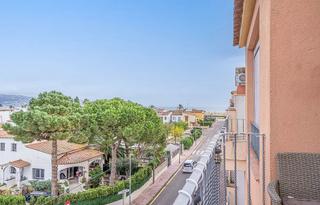 Pis a Muga - Gran Reserva - Badia. Apartamento con 2 dormitorios y parking interior