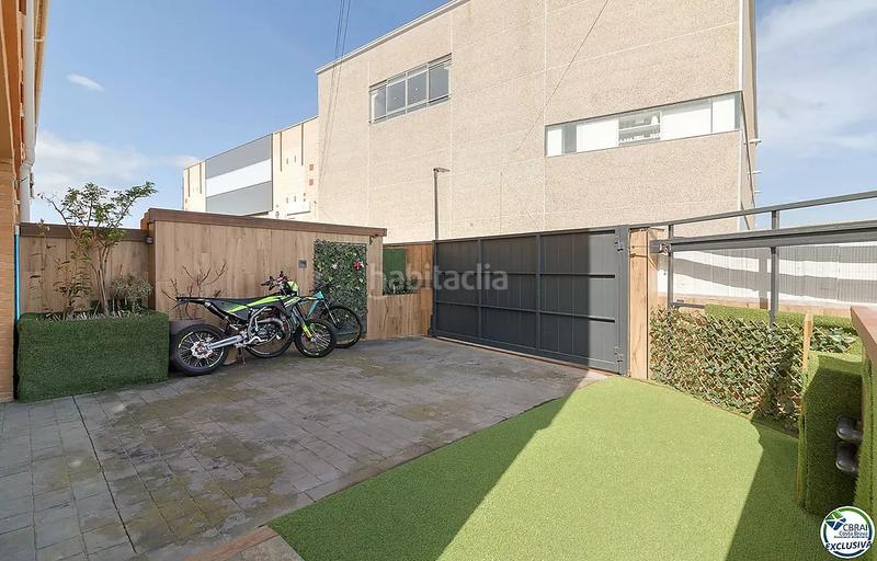 Foto 4699ed59-244c-4635-b9ba-69505b7e4e0d. Casa  con piscina en puigmal, 4 habitaciones, y ubicación ideal. en Empuriabrava