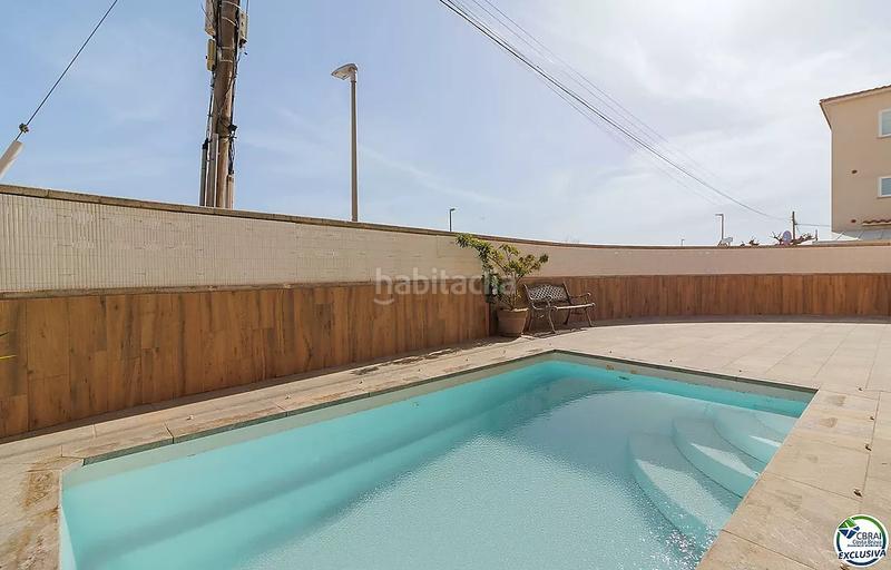 Foto 524fde1f-e0d6-4620-96f9-46a6c7890040. Casa  con piscina en puigmal, 4 habitaciones, y ubicación ideal. en Empuriabrava