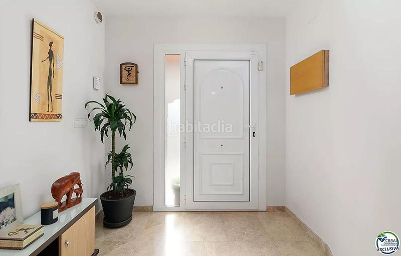 Foto 835c06e5-3e7e-4aec-999b-10b3f9f61d4d. Casa  con piscina en puigmal, 4 habitaciones, y ubicación ideal. en Empuriabrava