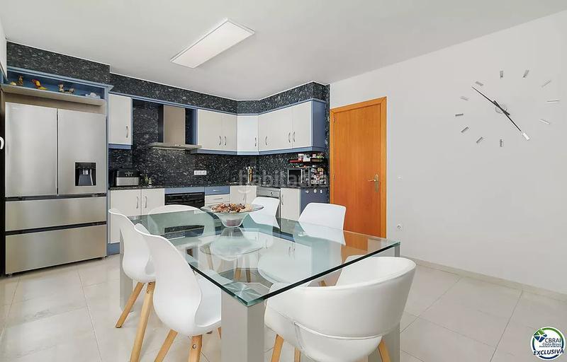 Foto c00c264a-5855-4e65-8c8f-171c3545b368. Casa  con piscina en puigmal, 4 habitaciones, y ubicación ideal. en Empuriabrava