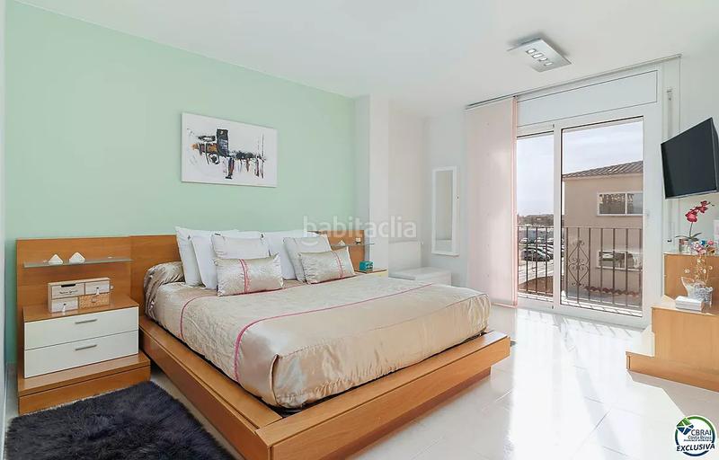 Foto d82765ed-b95d-4c0f-a1ae-4fa9e25d5325. Casa  con piscina en puigmal, 4 habitaciones, y ubicación ideal. en Empuriabrava