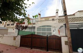 Casa a Tordera - Fluvià - Llobregat. Acogedora casa de 1 dormitorio con amplia terraza i piscina