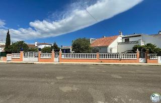 Maison à Palau-saverdera. Casa de 3 dormitorios, 3 baños y terrazas en zona tranquila cerc