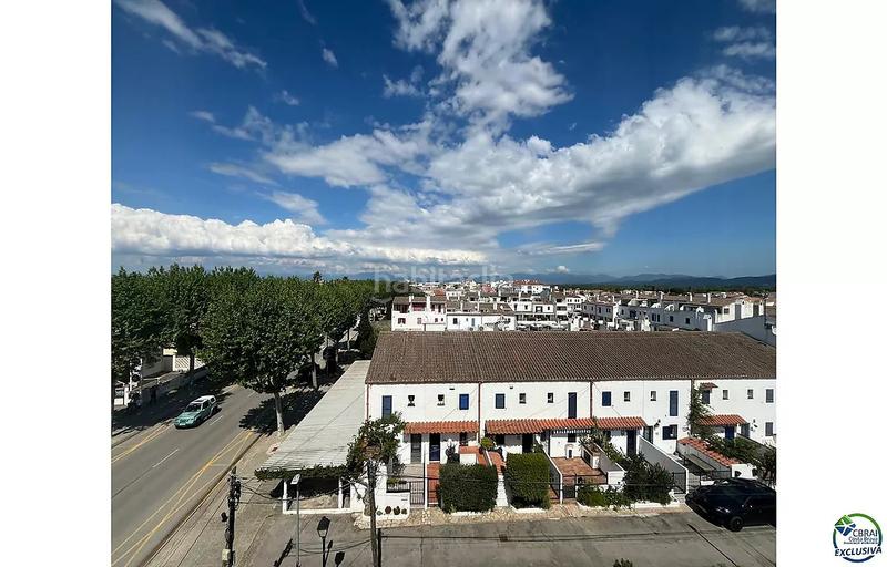 Foto 08ef0e00-9c99-4e15-a30b-08280fdee456. Piso atico en venta 2 habitaciones gran terraza y parking subterraneo. en Empuriabrava