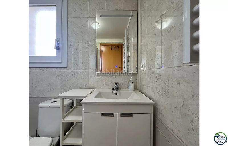 Foto 8cfcab5e-ed13-495d-97b8-71a7ba24b897. Piso atico en venta 2 habitaciones gran terraza y parking subterraneo. en Empuriabrava