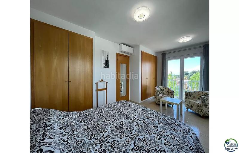 Foto d8cc683b-f41f-4435-947c-5da296df6c7f. Piso atico en venta 2 habitaciones gran terraza y parking subterraneo. en Empuriabrava