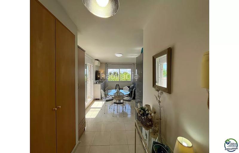 Foto fa0b8efb-cb34-4c4c-9372-bf1399f309ef. Piso atico en venta 2 habitaciones gran terraza y parking subterraneo. en Empuriabrava