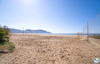 Pis a Salatar. Apartamento reformado en roses, a solo 30 metros de la playa