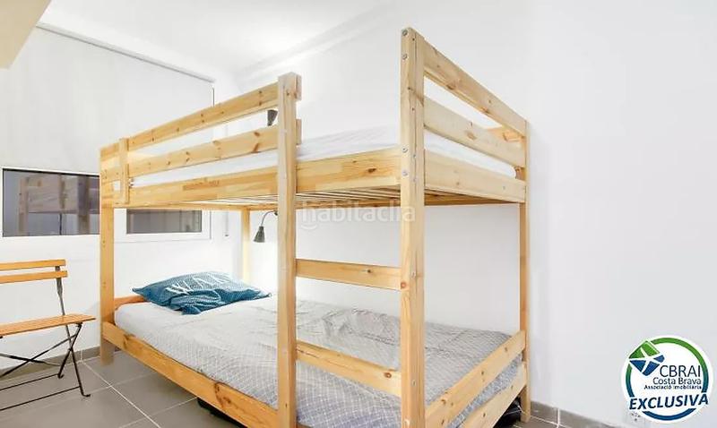 Foto 0fa0944d-0726-4db1-be72-bdb3d9d2312e. Piso apartamento reformado con vistas al mar y licencia turística en Roses