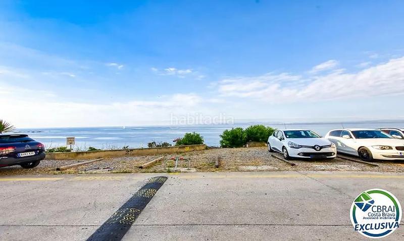 Foto 1fd1be9f-478d-41b0-bb22-b0d0891849e5. Piso apartamento reformado con vistas al mar y licencia turística en Roses
