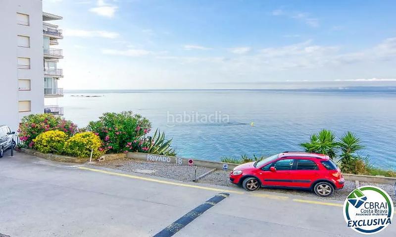 Foto 3235df64-31f1-4ae3-96aa-cd303dd33a6a. Piso apartamento reformado con vistas al mar y licencia turística en Roses