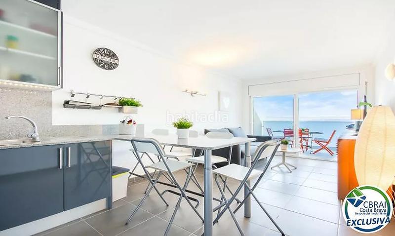 Foto 629d5554-e26f-49ad-adc9-58761baf2d9e. Piso apartamento reformado con vistas al mar y licencia turística en Roses