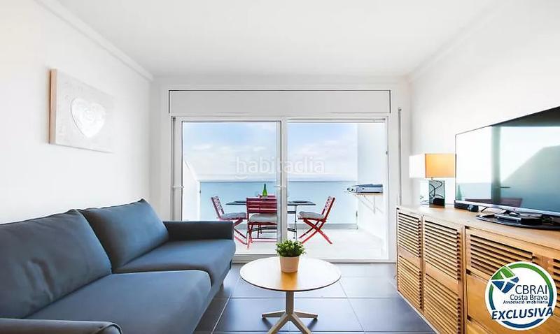 Foto 9ede8e65-4adf-4c52-9709-b04559dcbbc6. Piso apartamento reformado con vistas al mar y licencia turística en Roses