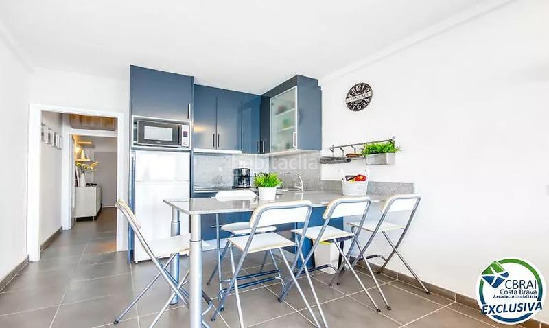 Foto c55755e8-cb69-44a7-b203-0dc0b27b994a. Piso apartamento reformado con vistas al mar y licencia turística en Roses