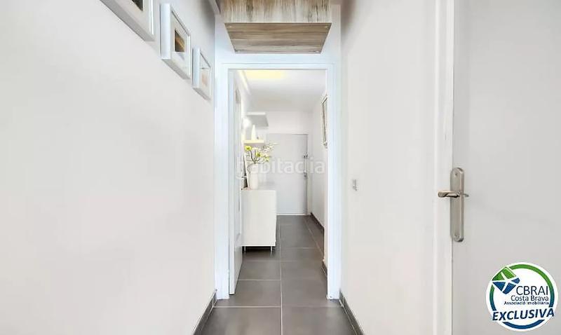 Foto cdf85653-31f3-4a18-9a48-5a8f8b72de80. Piso apartamento reformado con vistas al mar y licencia turística en Roses