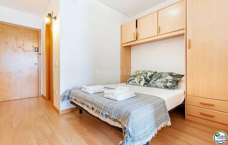 Foto 1a0eab6e-f5c8-432f-a9a3-37e6f06ac0fd. Estudio  en planta 17 con terraza y espectaculares vistas al mar , costa brava en Empuriabrava