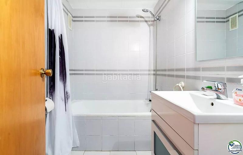 Foto 454acd87-f0a1-4b05-a5eb-ce31fc5c2578. Estudio  en planta 17 con terraza y espectaculares vistas al mar , costa brava en Empuriabrava