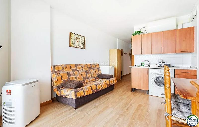 Foto adbe52e8-f639-4c18-a1f6-23edad861ac9. Estudio  en planta 17 con terraza y espectaculares vistas al mar , costa brava en Empuriabrava